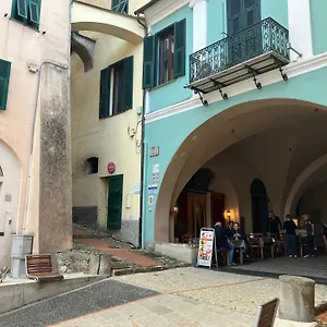 https://beautifully-restored-romantic-apartment-in-the-centre.hotelitalianriviera.com